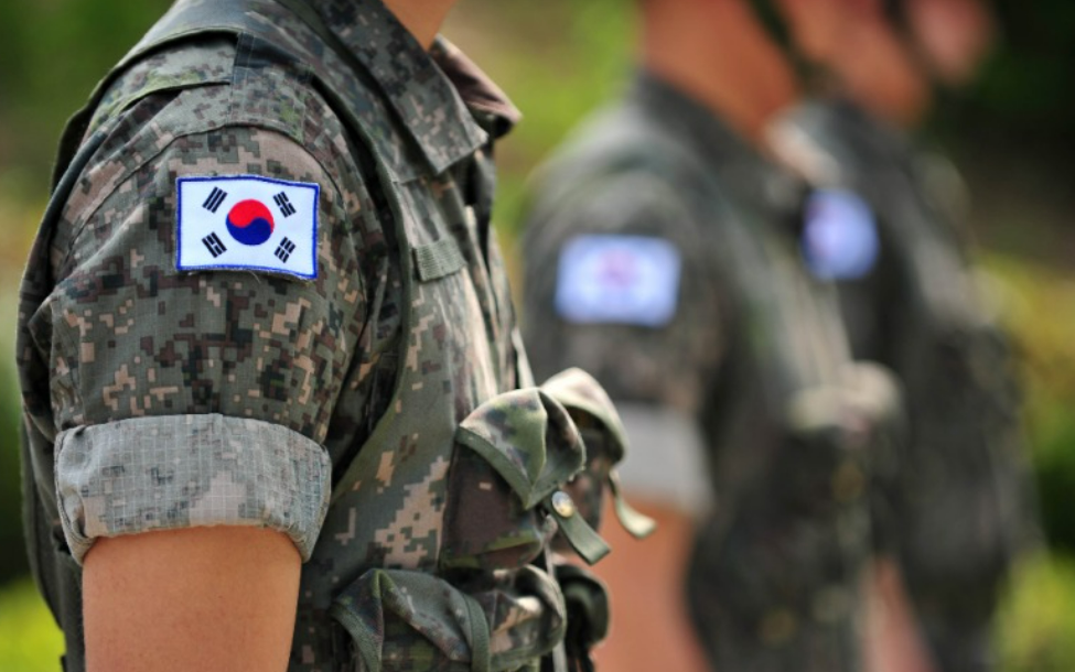 군인