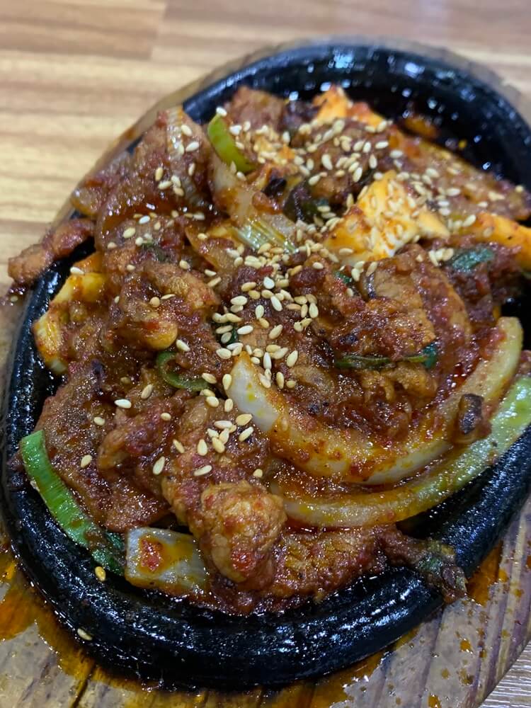 소스에 절여져있는 제육볶음