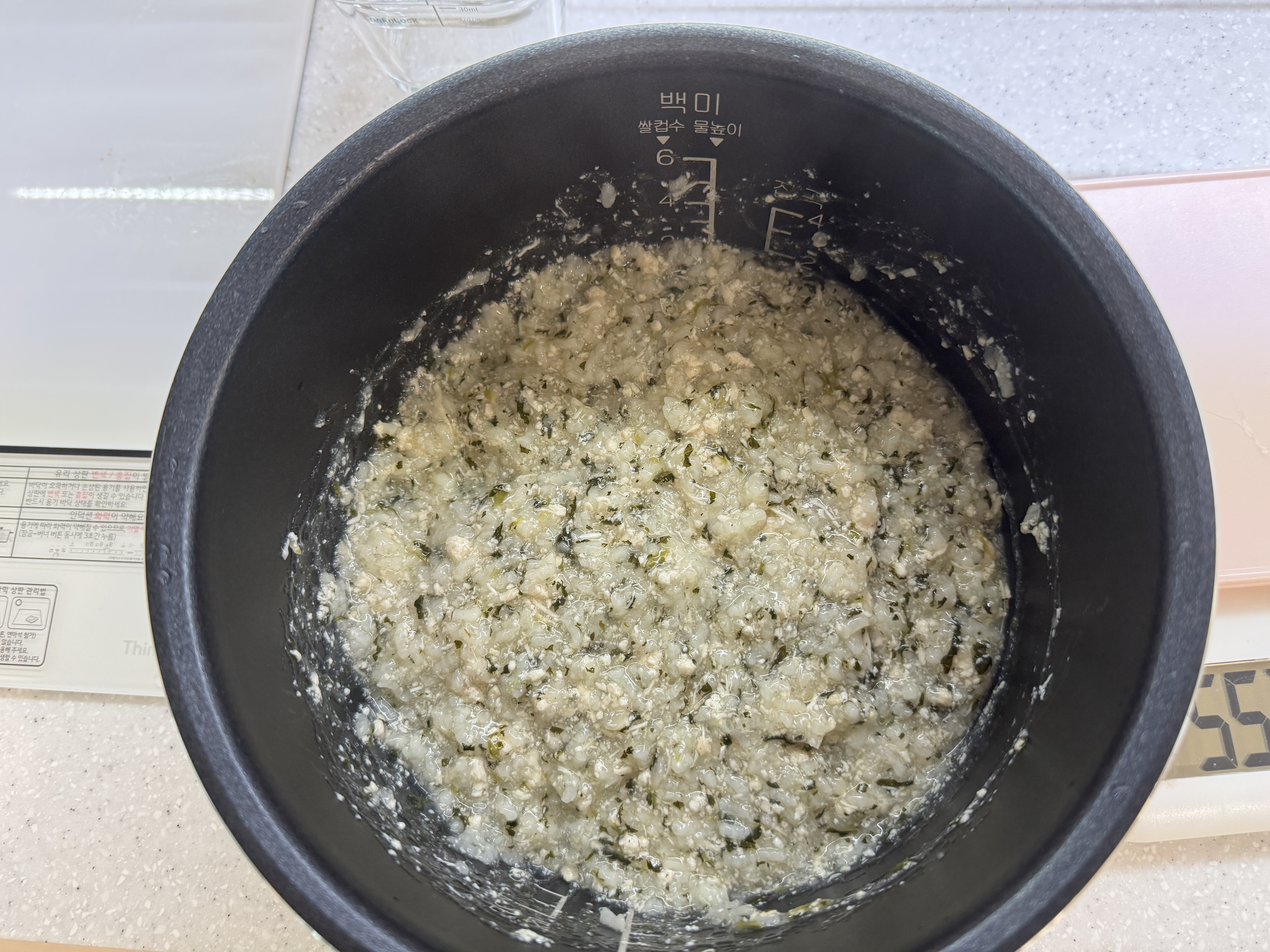 닭고기비타민채소양파 죽이 완성 된 후 골고루 섞어준 사진