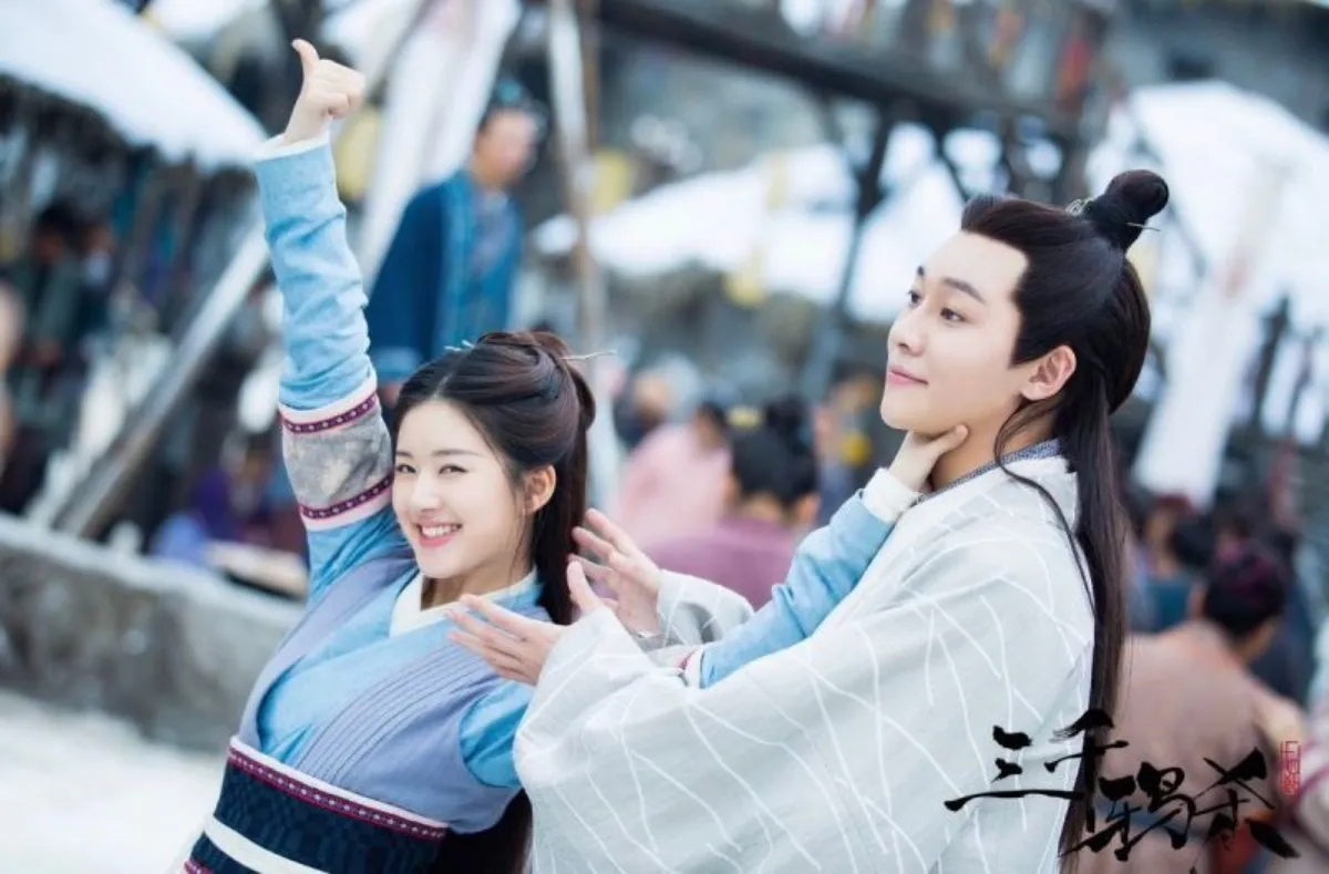 장난스러운-포즈를-취하고있는-담천