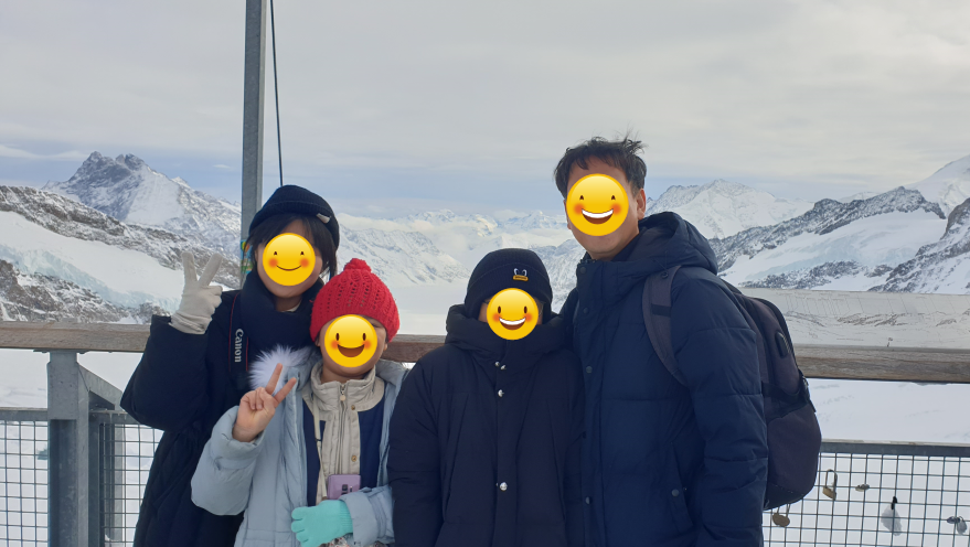 융프라우요흐 스핑스 전망대에서 가족사진