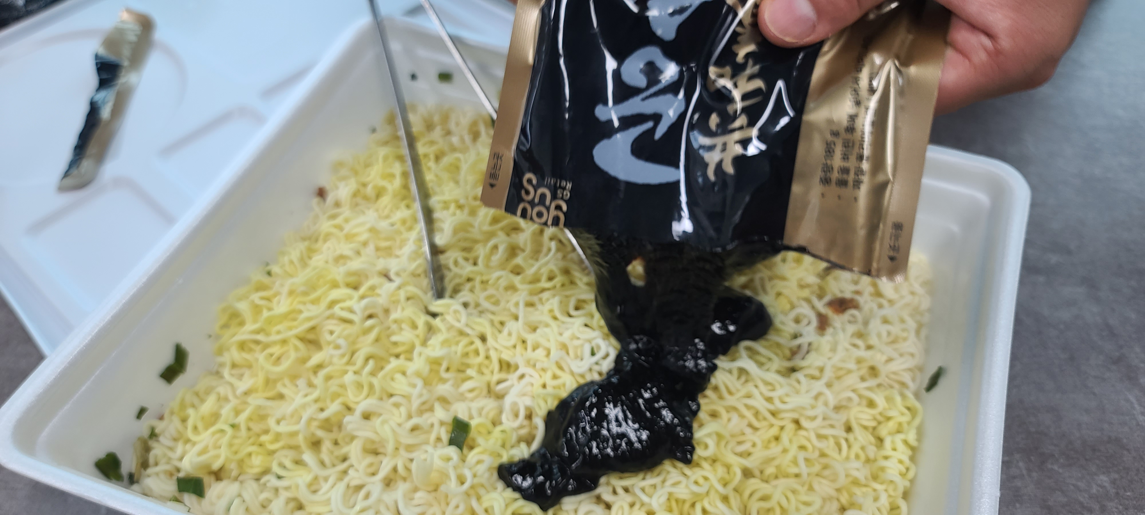 공간춘 쟁반짬짜면 공화춘짜장 간짬뽕 조리방법 내용물 구성품 조리시작 대왕라면 광화춘 짜장소스