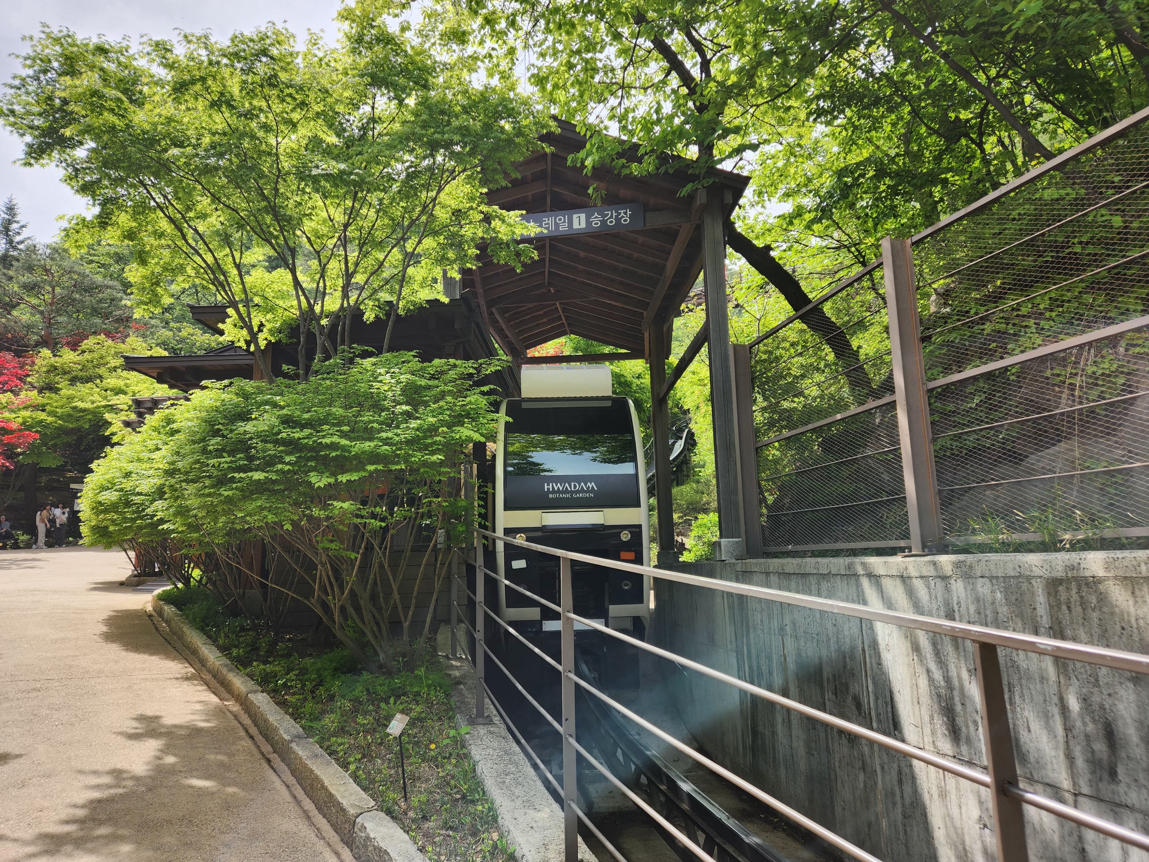 1승강장모노레일