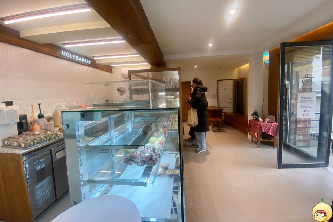 어글리베이커리 내부