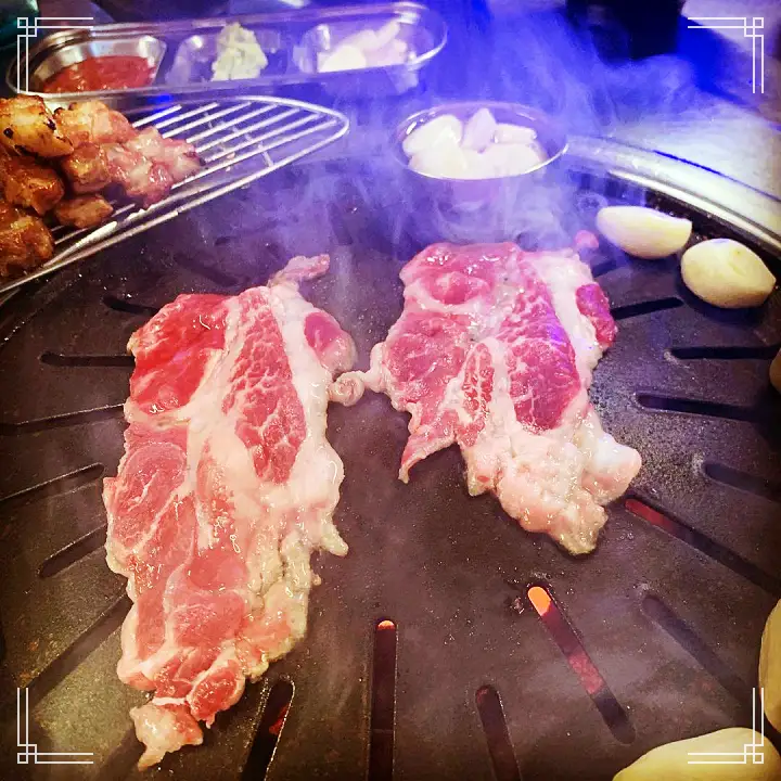 진심 가득 건강 담은 맛 광주 쌍촌동 맛집 추천 생방송투데이 꿀꽈배기 삼겹살 간장 오돌뼈 이베리코 목살 황제살 토치 불로 육즙을 가두다 오늘방송 고수뎐
