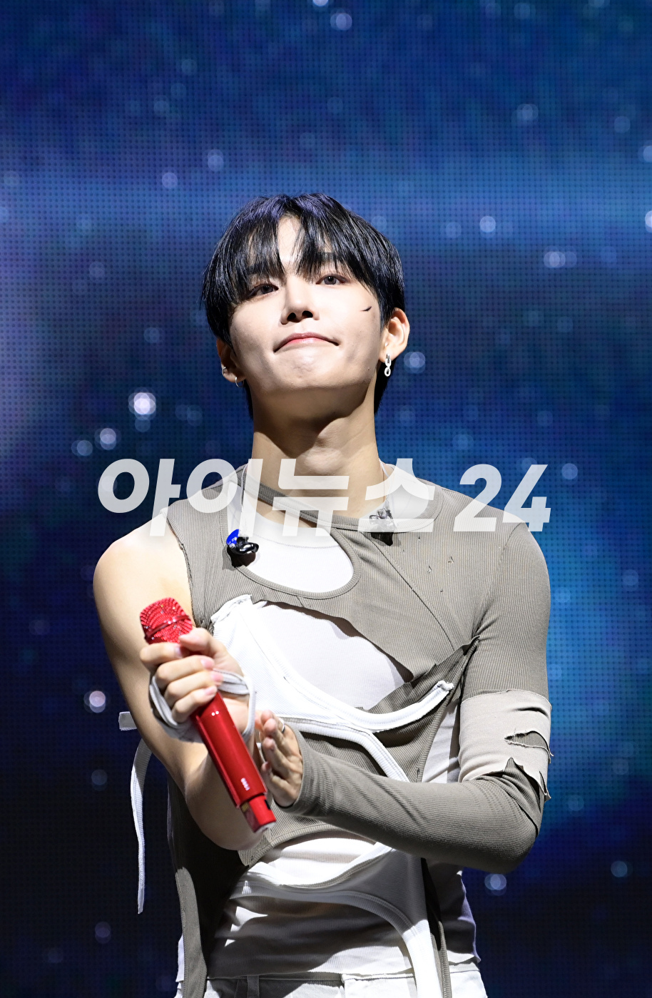 그룹 CIX 승훈이 29일 오후 서울 연세대학교 백주년기념관에서 열린 CIX(씨아이엑스)의 여섯 번째 EP '오케이 에피소드 2: 아임 오케이'(OK Episode 2 : I'm OK) 발매 기념 쇼케이스에 참석하고 있다. [사진=정소희 기자]