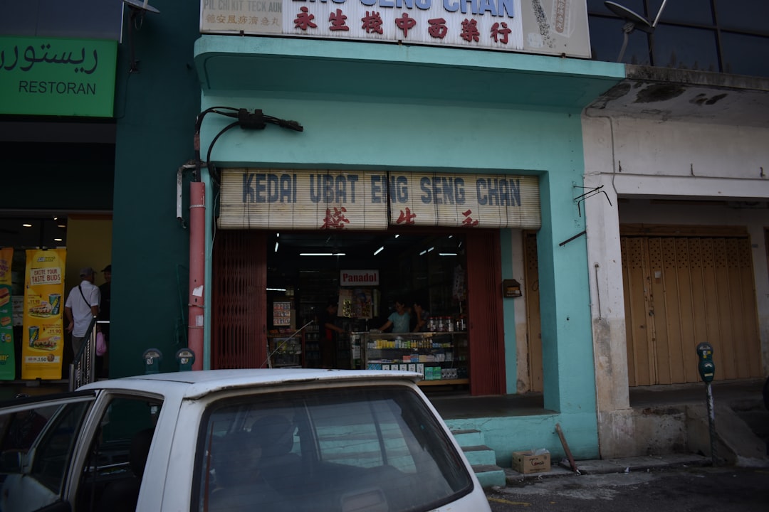 정비 공장을 영어로 번역하면 repair shop입니다.
