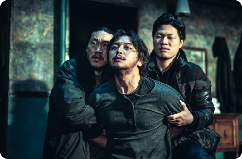 변요한이 붙잡힌 모습