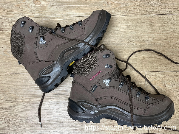 로바 등산화 옆면 사진