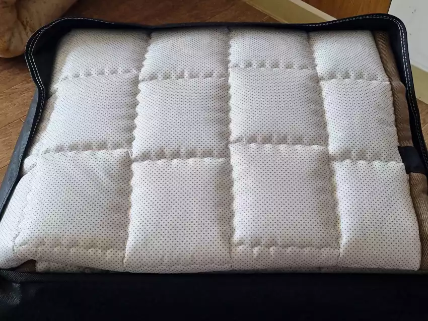 차에서 가볍게 낮잠을 잘 용도라면 매트에 에어 쿠션 정도면 충분합니다.