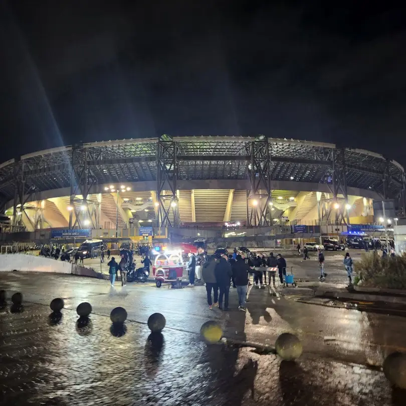 나폴리팀-경기장-외관