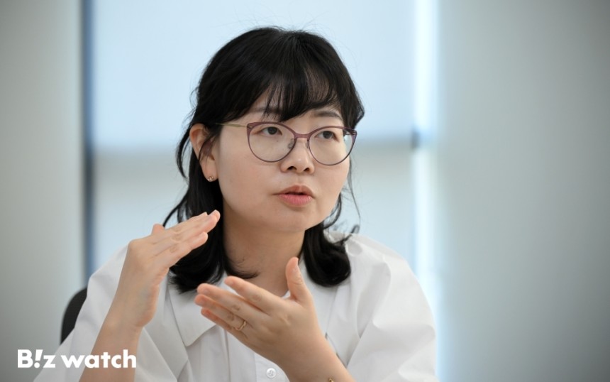 신영증권 박세라 연구위원이 비즈워치와 인터뷰를 진행하고 있다.