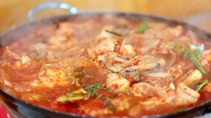 이만기 동네한바퀴 시즌2 시원 칼칼한 30년 솜씨의 삼순이 매운탕 추천 삼척 삼척항 맛집 소개