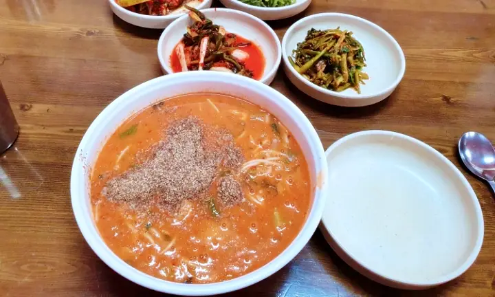 김영철의 동네 한 바퀴 딸부자집 56년 노포 어죽 당진 면천 저수지 맛집 소개