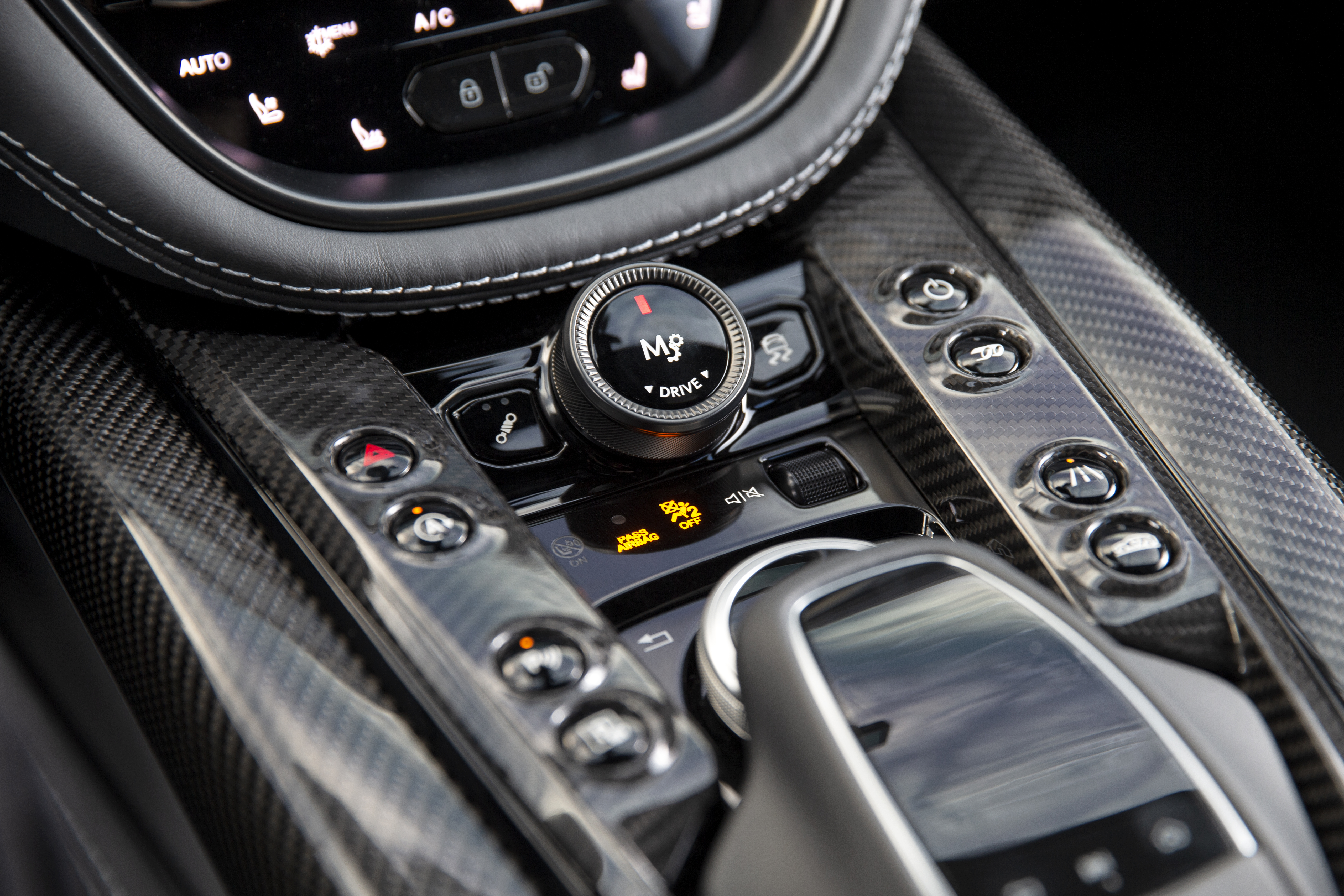 애스턴마틴 DBX 707