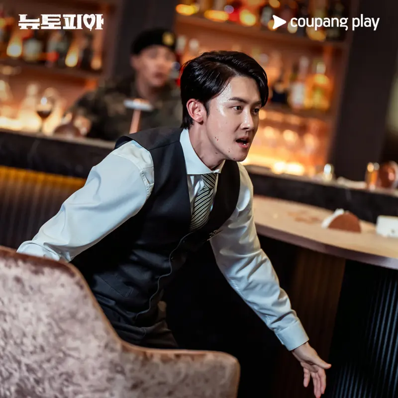 뉴토피아에서 애런 팍 역을 맡은 김준한