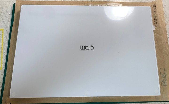LG Gram 17인치 i5 모델 디자인3