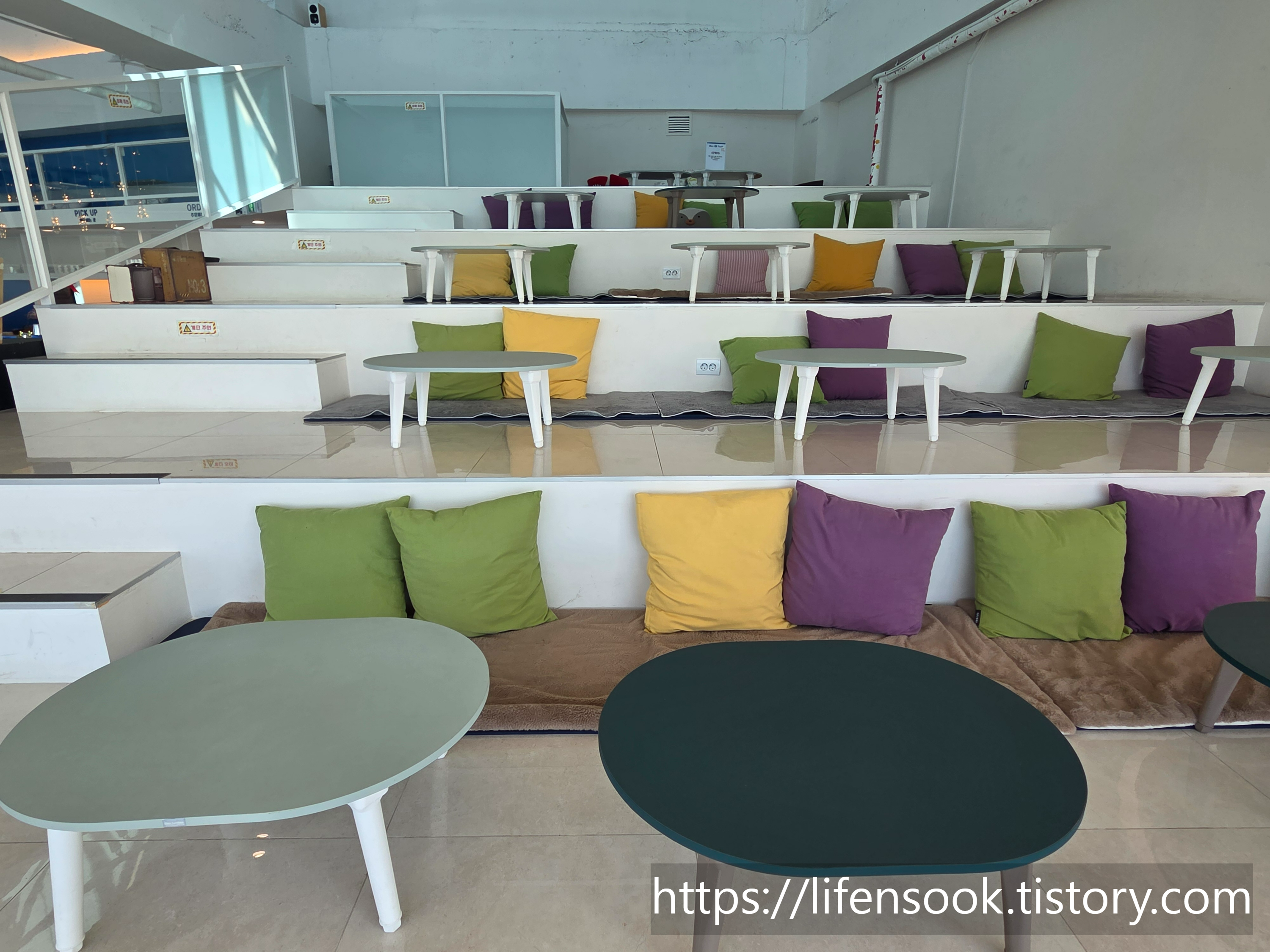 블루트렁크 오이도 거북섬점 내부 3