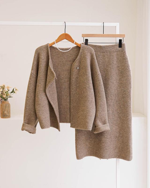 라이브 샤르비 원버튼 울 니트 가디건 밴딩 롱 스커트 투피스 세트