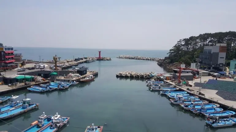 공수마을 항구 풍경