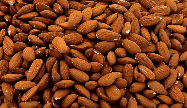 모여있는 아몬드