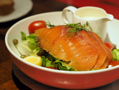 혈당 안정화에 필요한 필수 영양소 - 연어샐러드