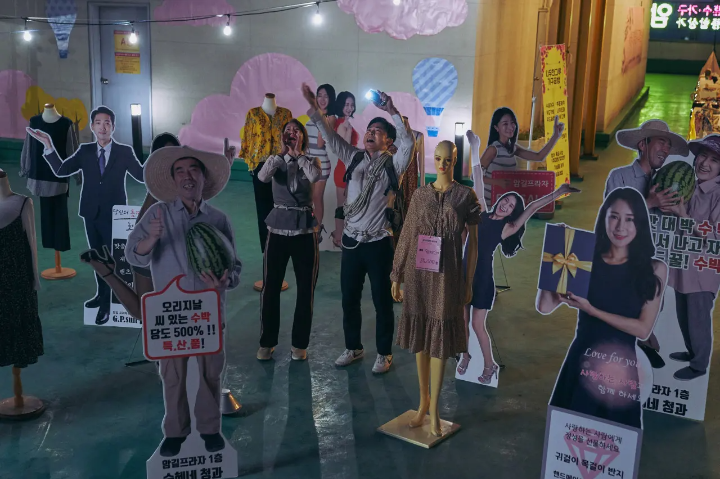 간절하게구출을외치는윤아와조정석