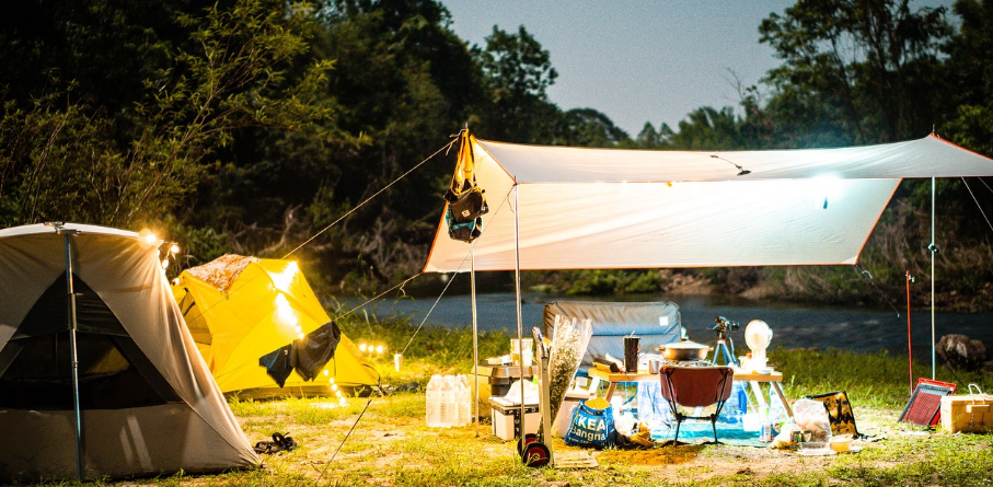 가족 캠핑 사진