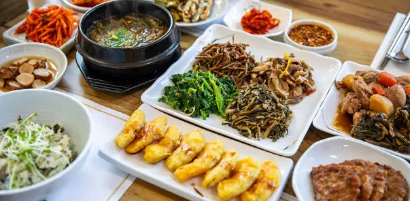 한식의 새로운 발견: 비주류 음식 재료와 지역 특산물로 현대적 전통 요리 만들기