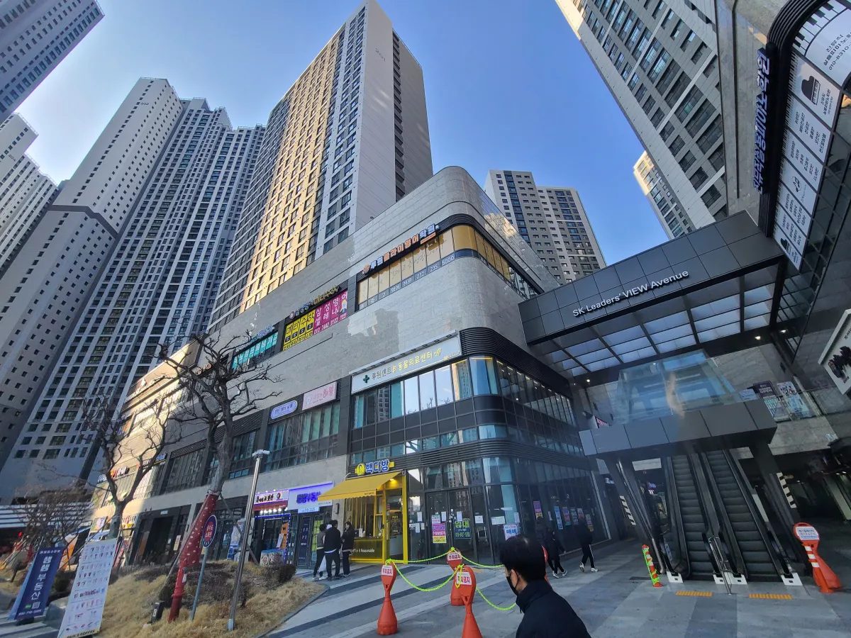 웅장한-인천-루윈시티-리더스뷰-주상복합-아파트-정문-모습