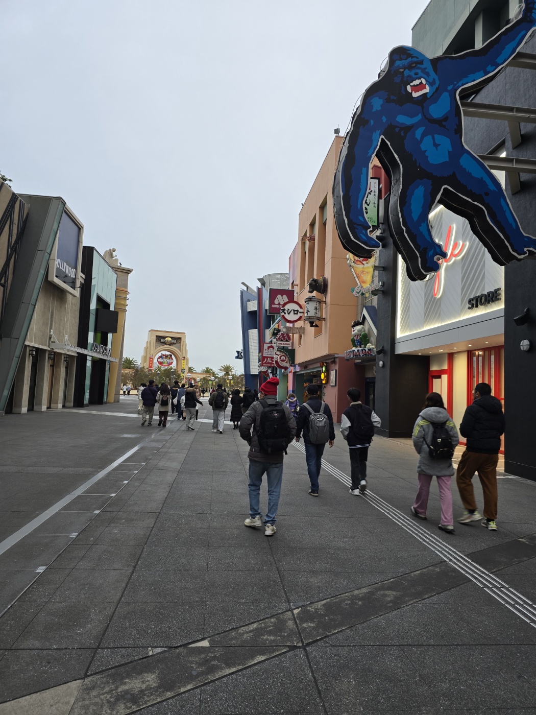 입장 후 닌텐도 월드 가는 길 이미지