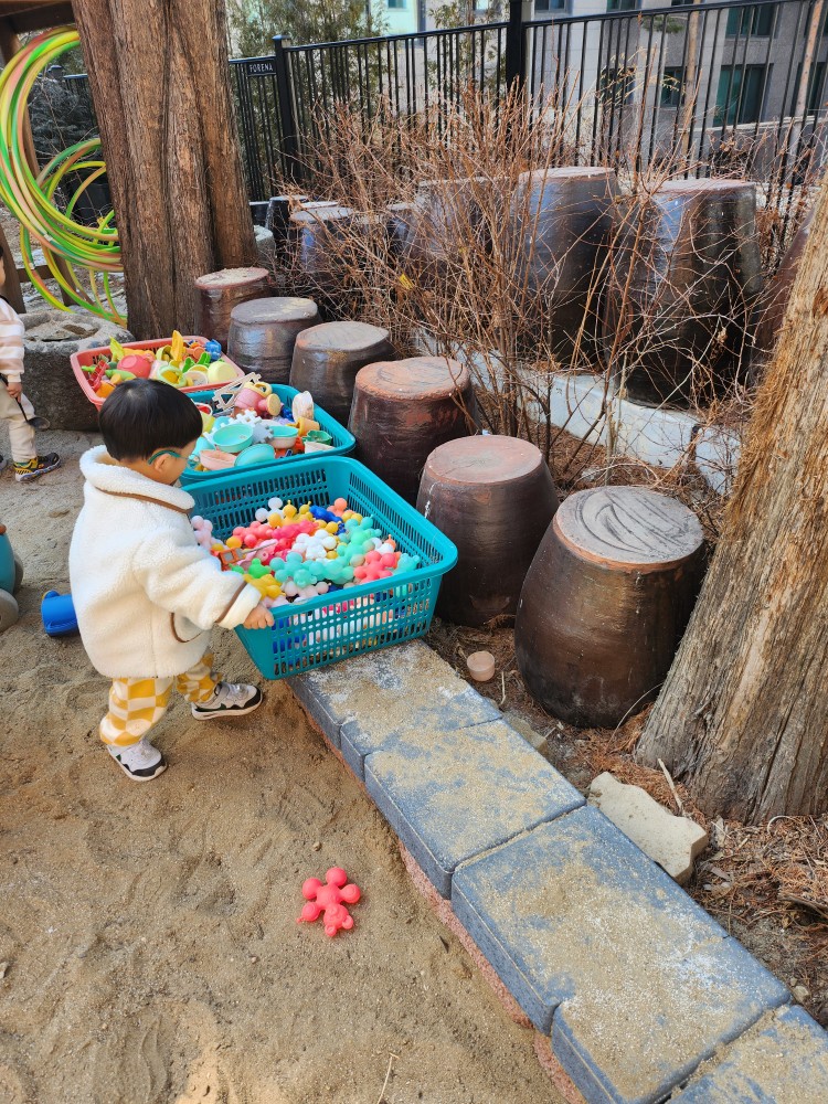 유치원 내부&amp;#44; 장난감들