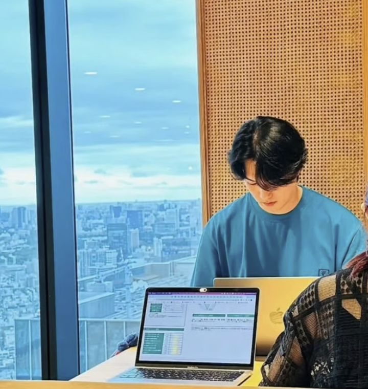 ์ด์ข
ํ ์ดํผ ๊ณ ๋ฐฑ, ๊ฐ์ ๊พธ๋ ธ์ง๋ง ์ ๋ฆฌ ์ค์ด๋ผ ๋ฐํ ๊ทผํฉ ์ฐธ๊ณ ์ด๋ฏธ์ง 2
