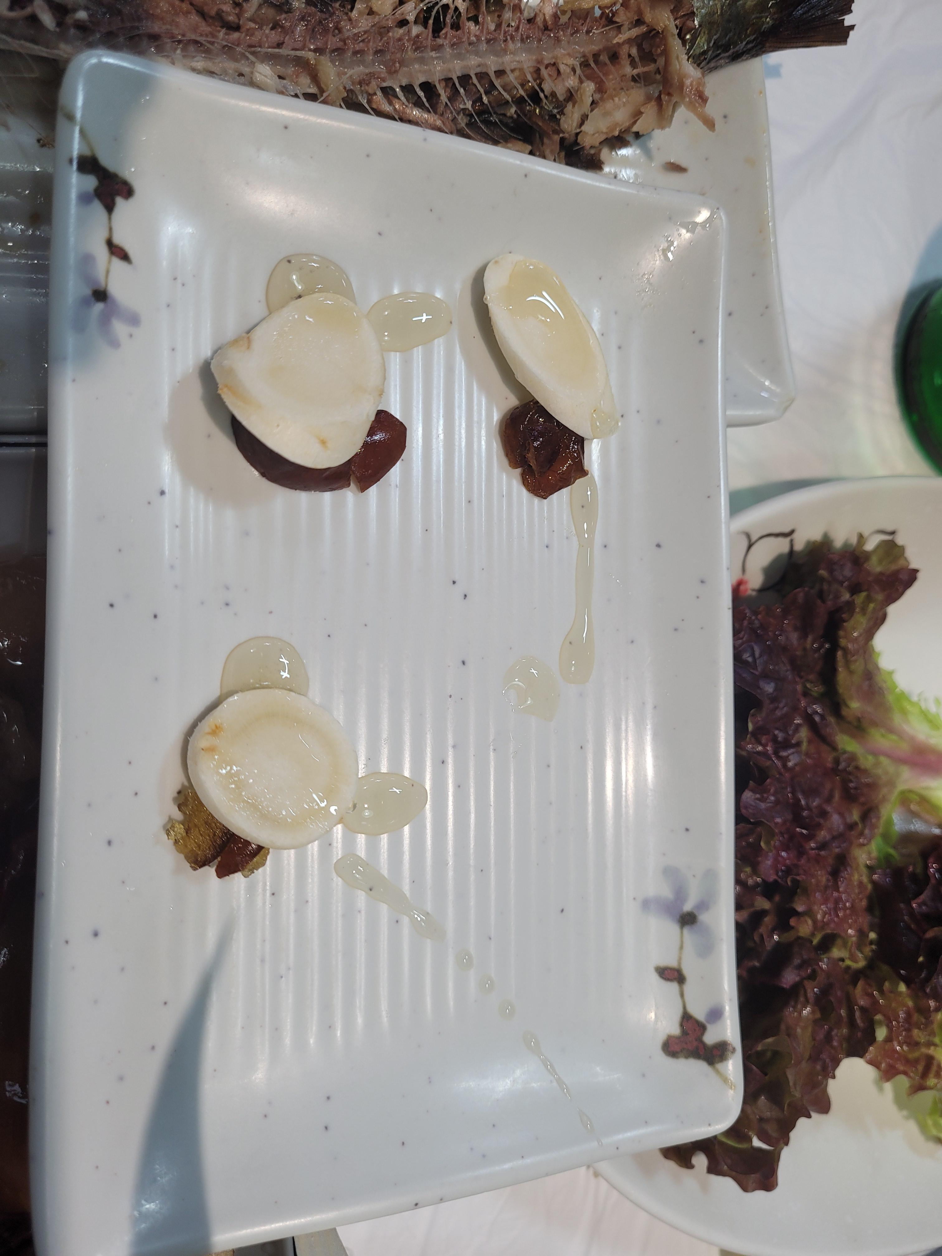 꿀에 저민 인삼과 대추