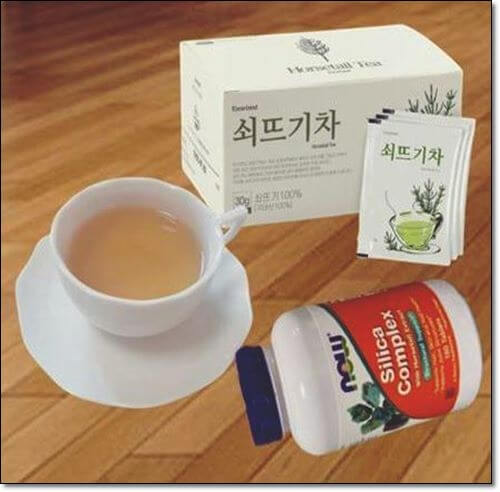 쇠뜨기 차와 실리카 보충제
