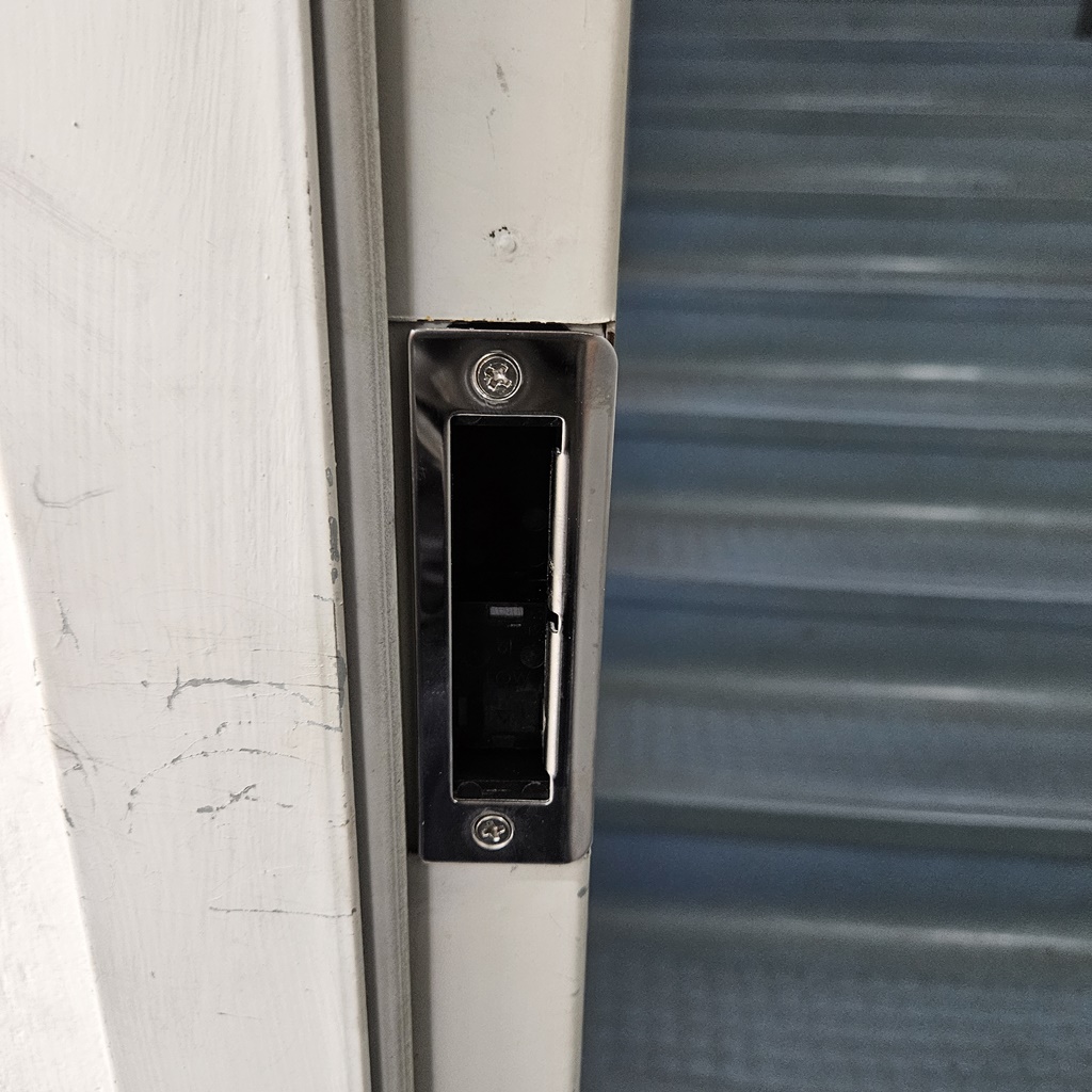 부산 강서구 대저동 산업 용품 유통 단지 부산 티플렉스 창고 출입구 방화문 손잡이 일체형 무 타공 전자 번호 도어락 디지털 자동 오토락 열쇠 설치