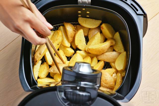 집에서 타는 냄새 탄내 플라스틱타는냄새 고무타는냄새 에어프라이어