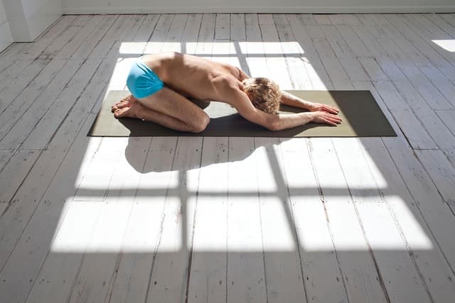 🧘♀️ 홈요가 환경 만들기 – 공간, 도구, 분위기 세팅 팁