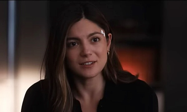 정면을-바라-보는-모니카