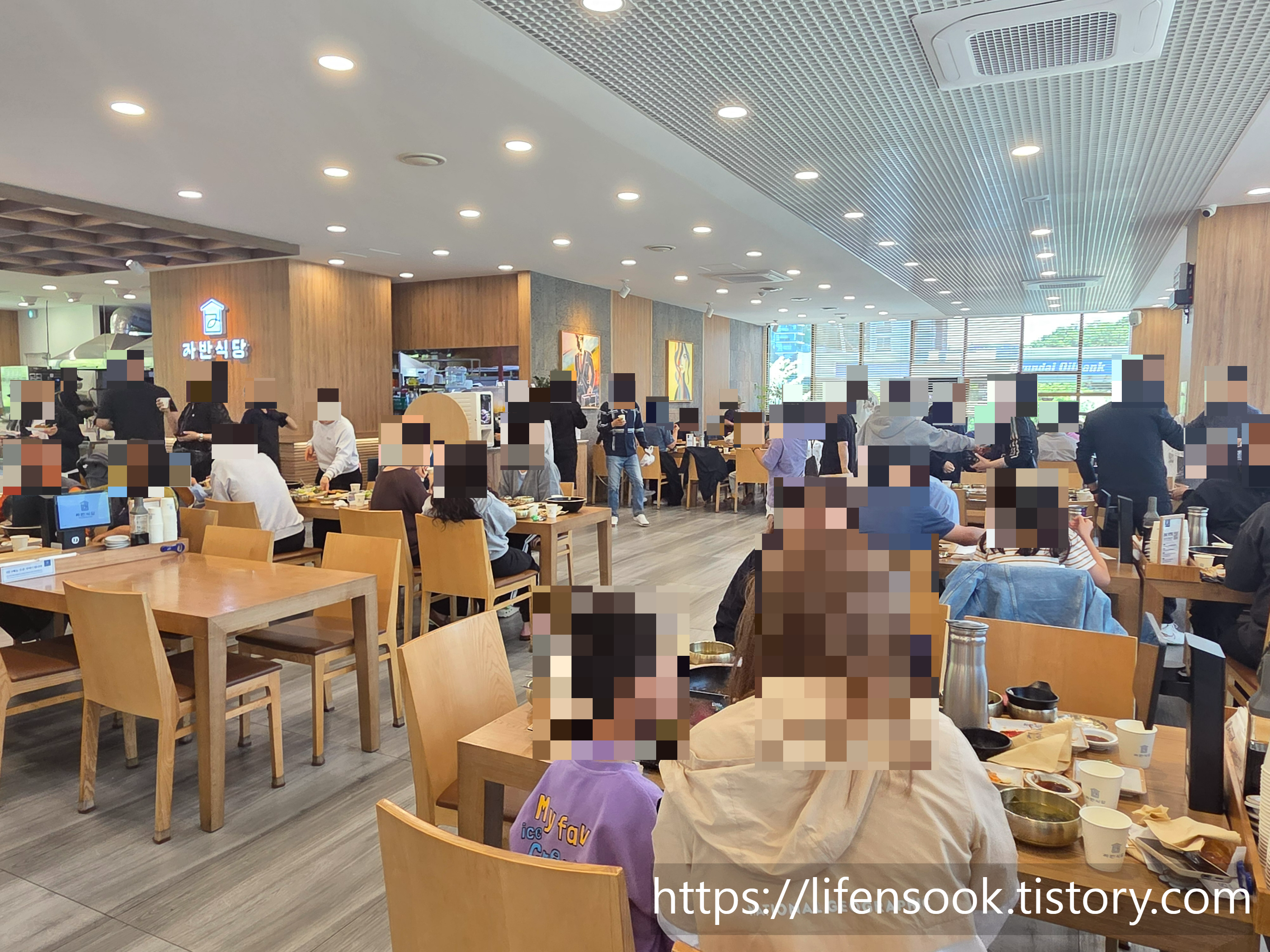자반식당 내부 1
