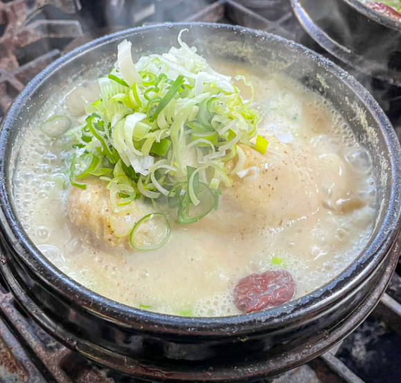 생방송투데이 닭볶음탕 한방삼계탕 들깨삼계탕 흑임자삼계탕 감자채전 외국인의밥상 서울 용산구 용산삼계탕