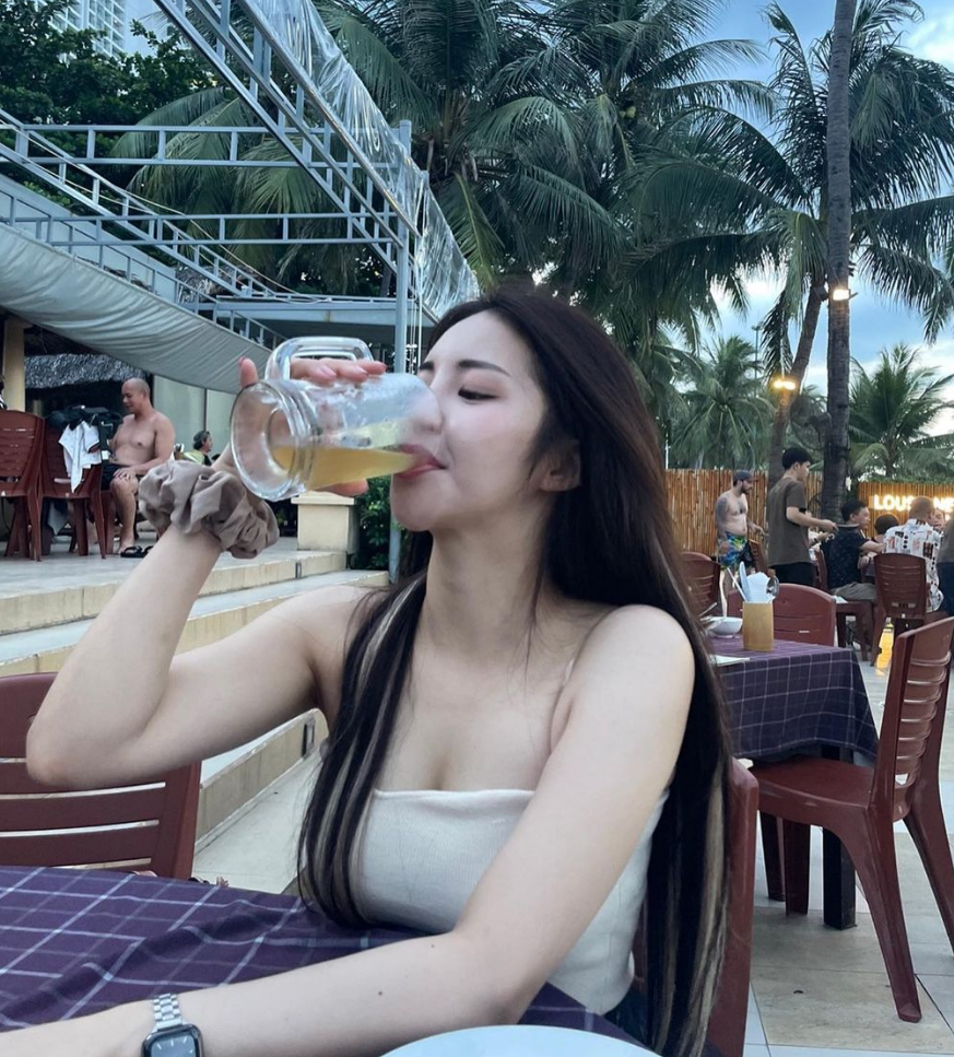 브레이브걸스 유정 맥주마시는 사진