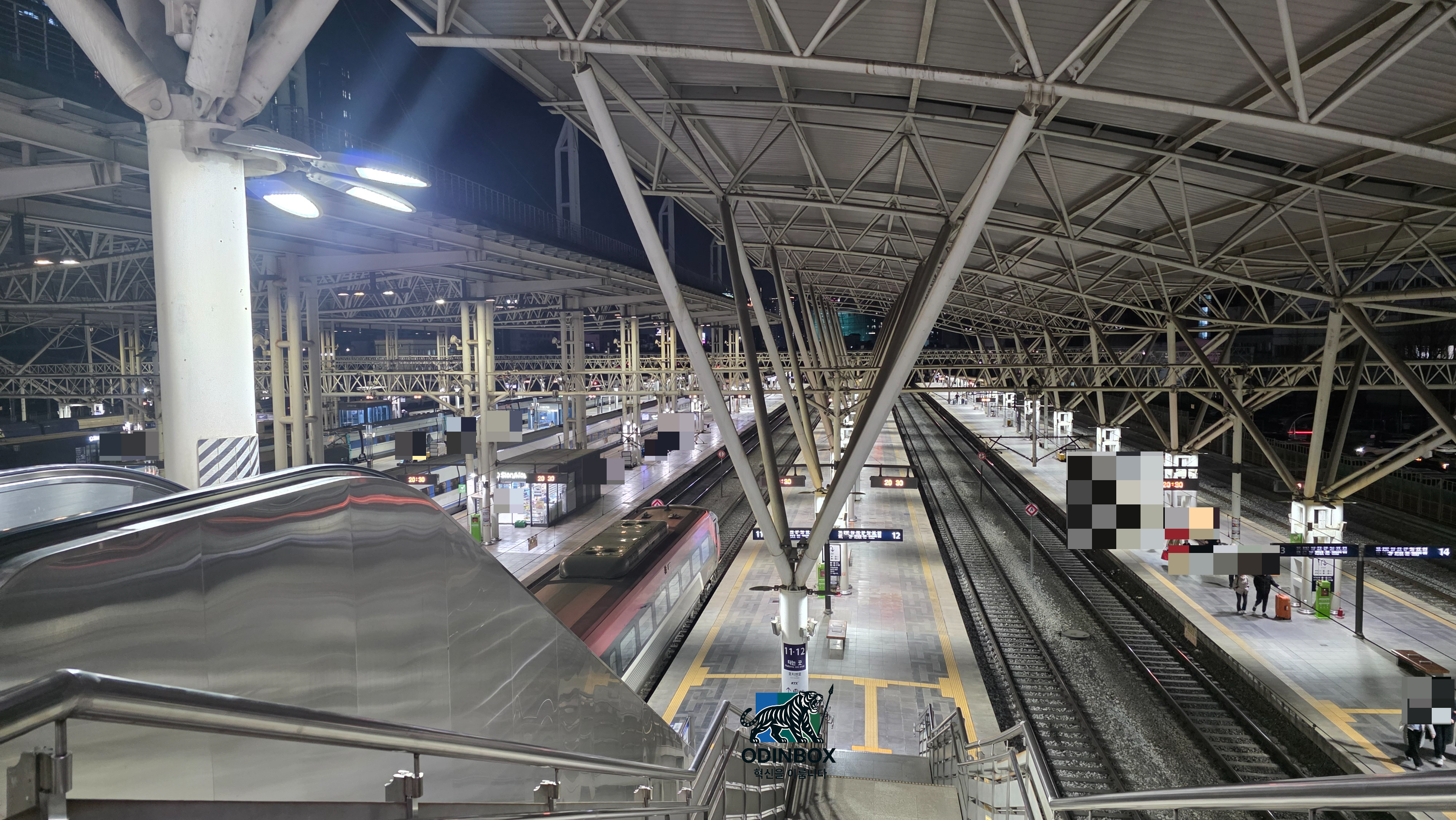울산으로 출발하는 KTX 타기 전 서울역 플랫폼