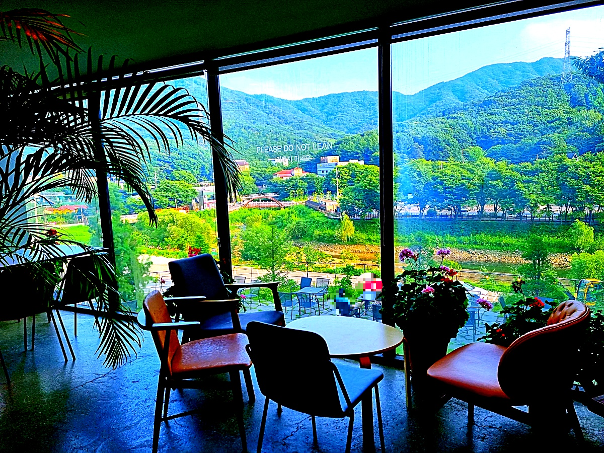 양주 오랑주리 카페: 자연 그대로 실내에 담은 대형 식물원 카페