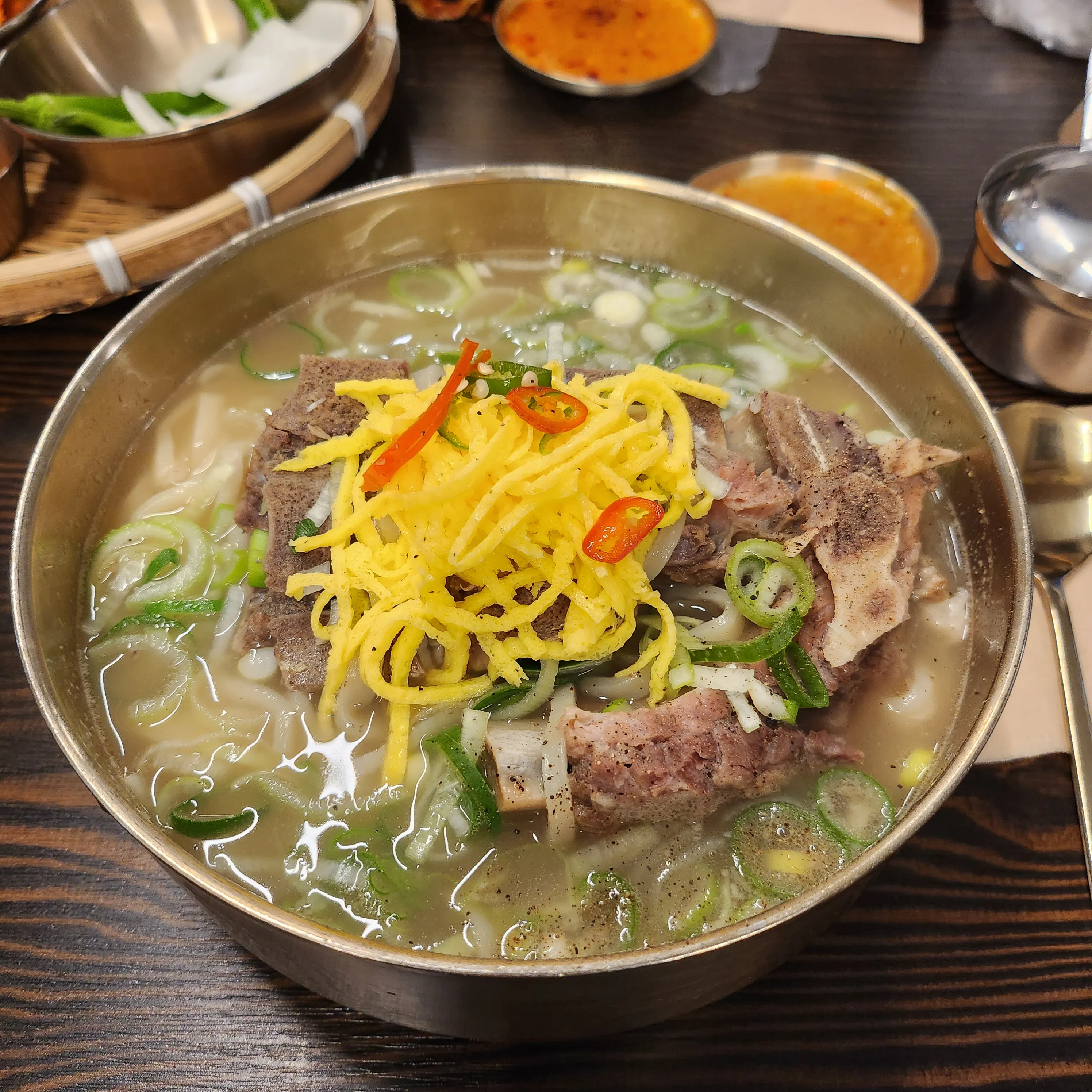 평이담백-성수점-뼈칼국수