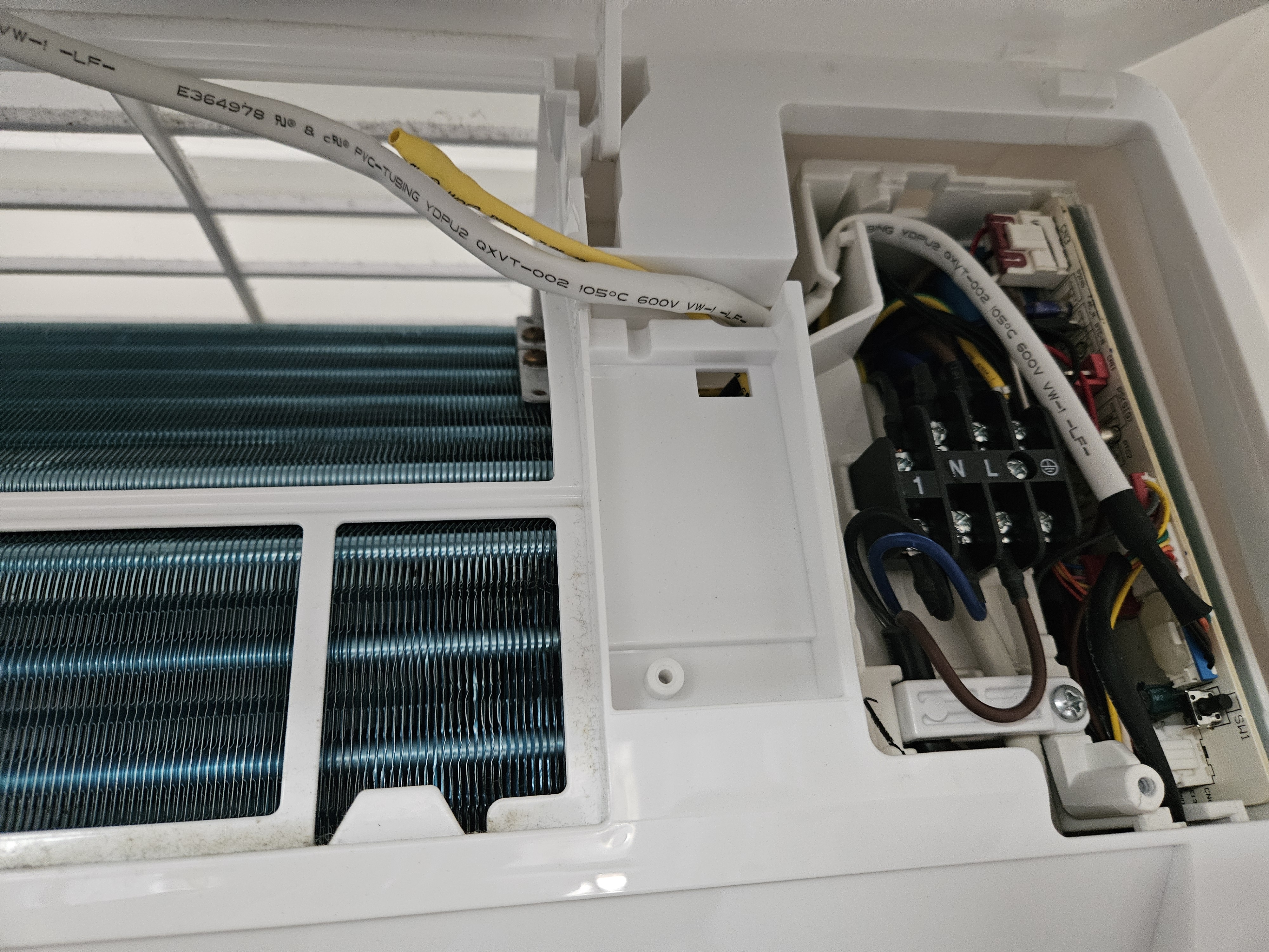 벽걸이에어컨 내부 기판 모습