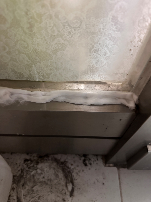 솜을 붙여 놓았습니다.