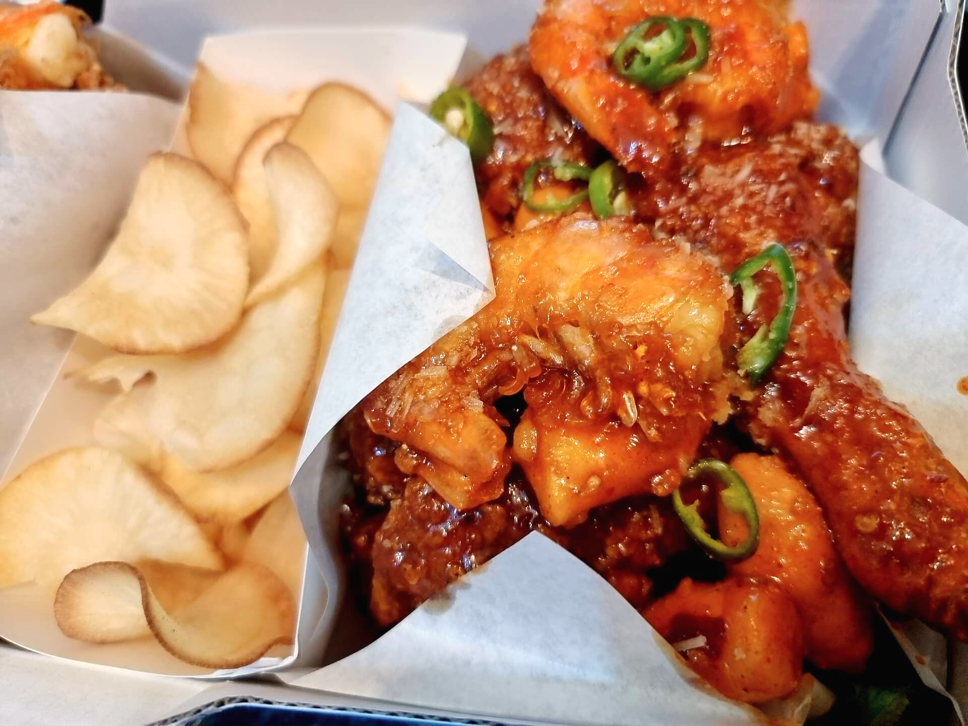 카사바칩과 대새레드 치킨