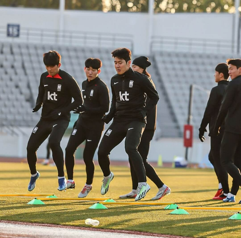몸풀고있는-축구-대표팀