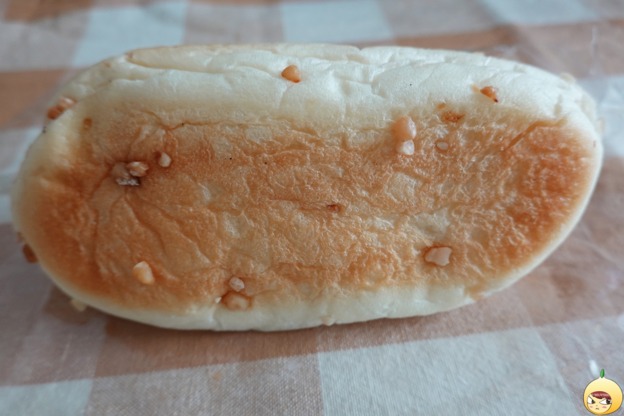 땅콩크림빵 뒷면
